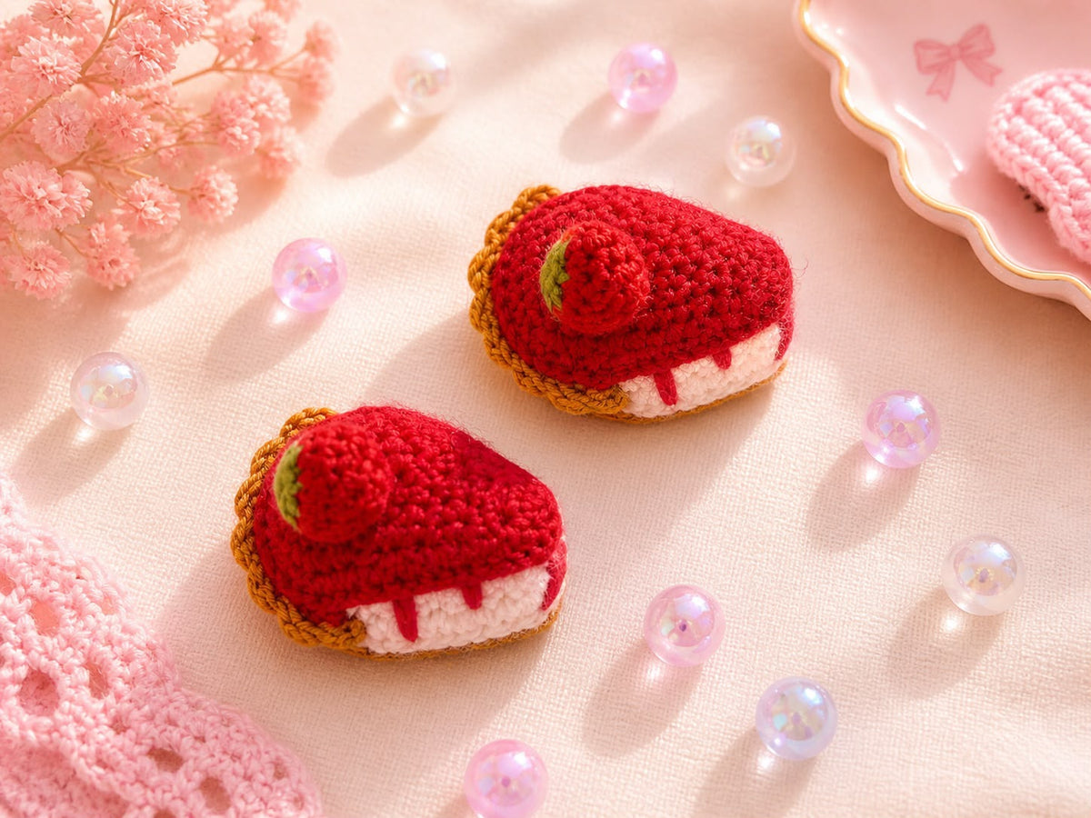 Strawberry glaze cheesecake slices